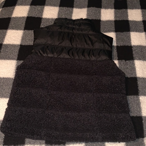 Black Aéropostale Vest - Picture 2 of 7